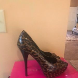 Dark Leopard print heeled Pumps